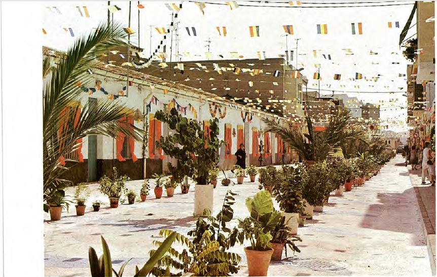 Archivo_calles_engalanadas_Festes_Patronals_Petrer (1)